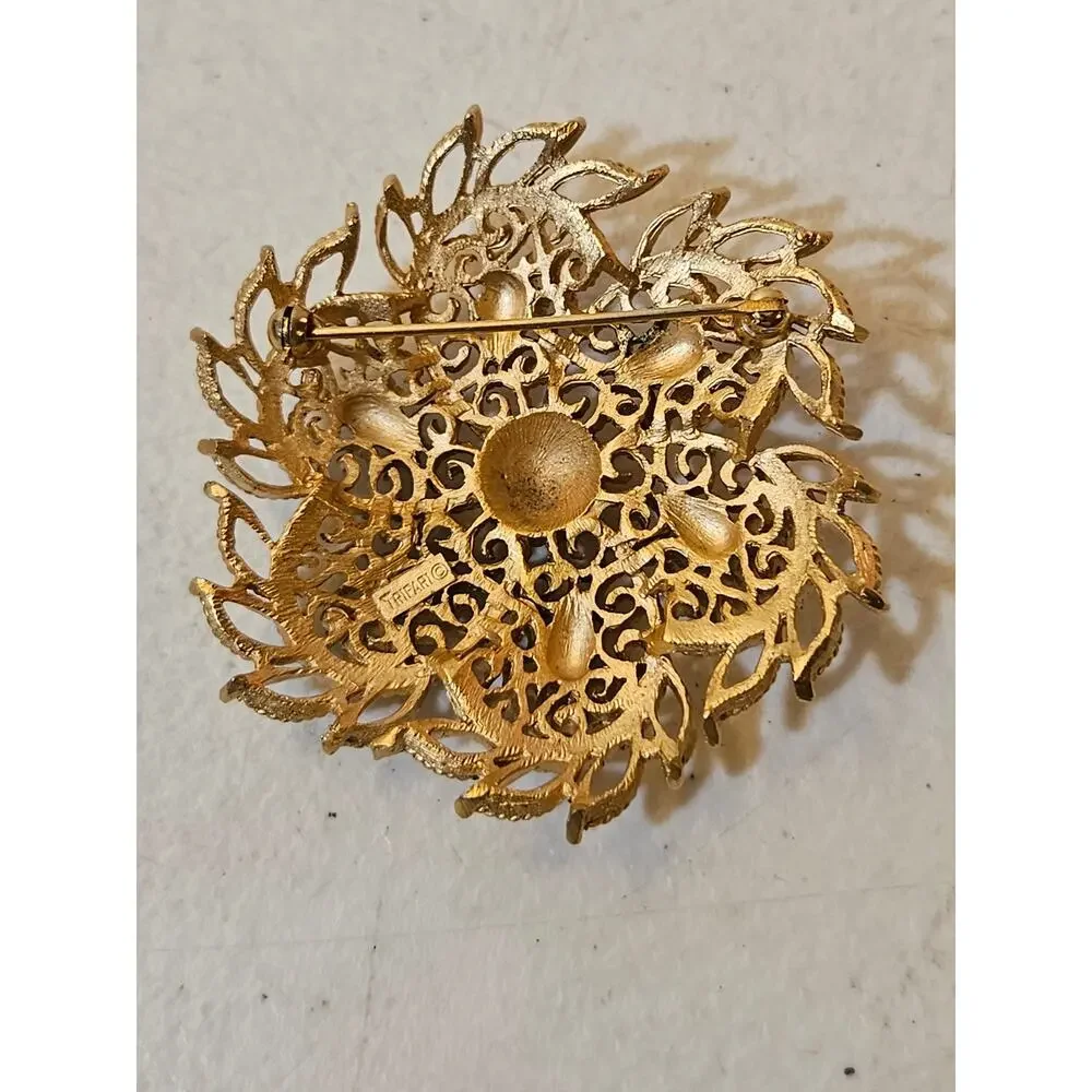 Vintage Signed Trifari Gold Tone Filigree Floral Brooch Pin Openwork Round
